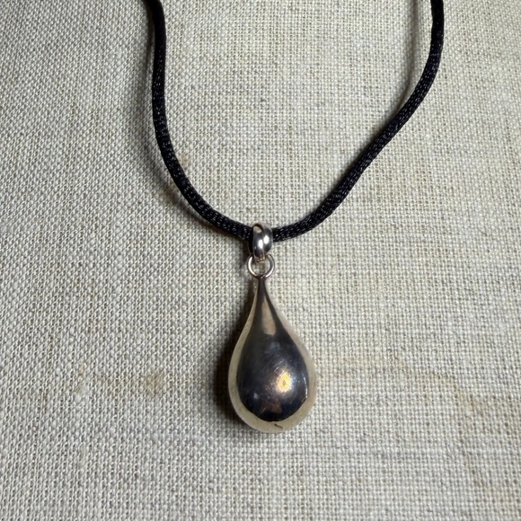 Vintage SXI 925 Italy Sterling Silver Teardrop Pendant Black Cord Necklace - Picture 4 of 13